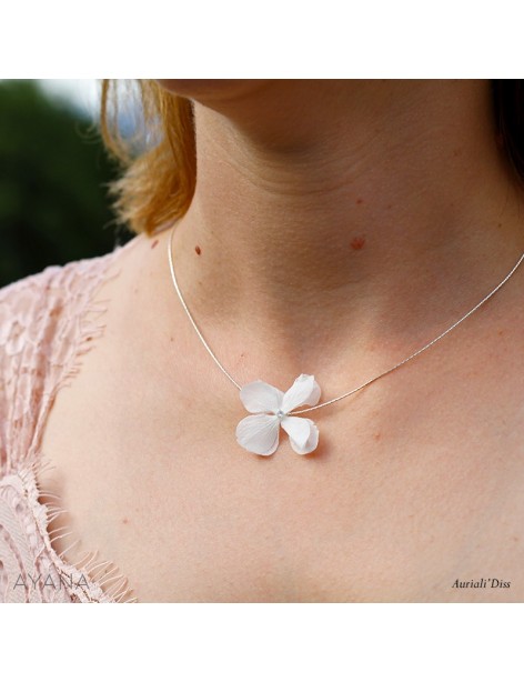 Collier-de-fleurs-stabilisees-Lola