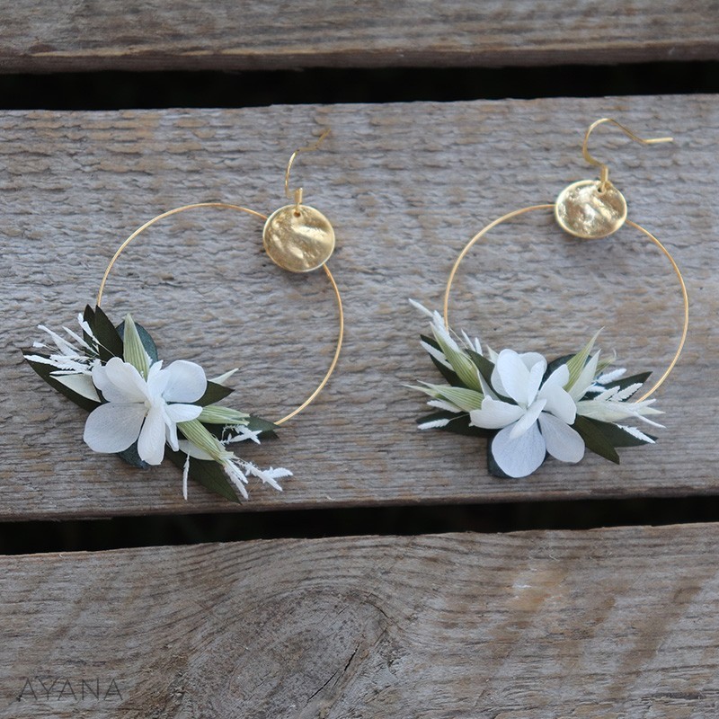 Boucles oreilles en fleurs stabilisees garance