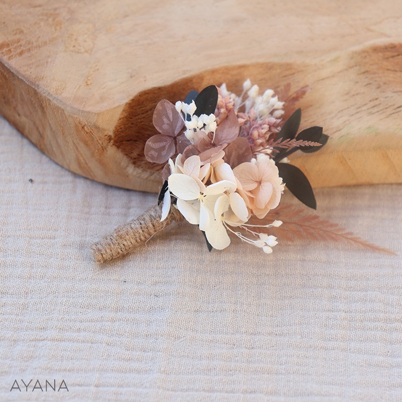 Boutonniere en fleurs stabilisees MODESTIE